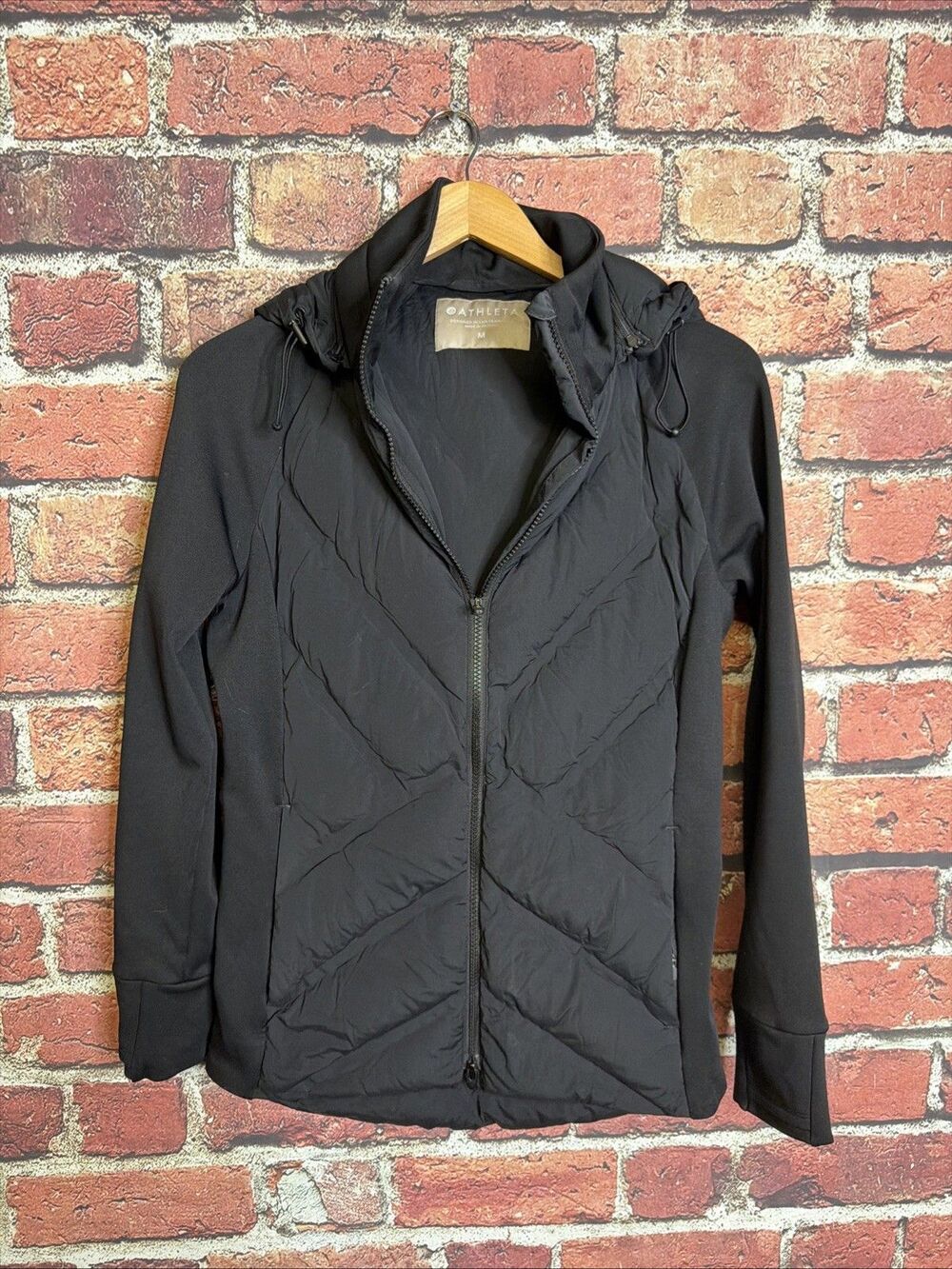Athleta Women's Medium Black Puffer Jacket Full Zip Pockets Thumb Holes Hooded